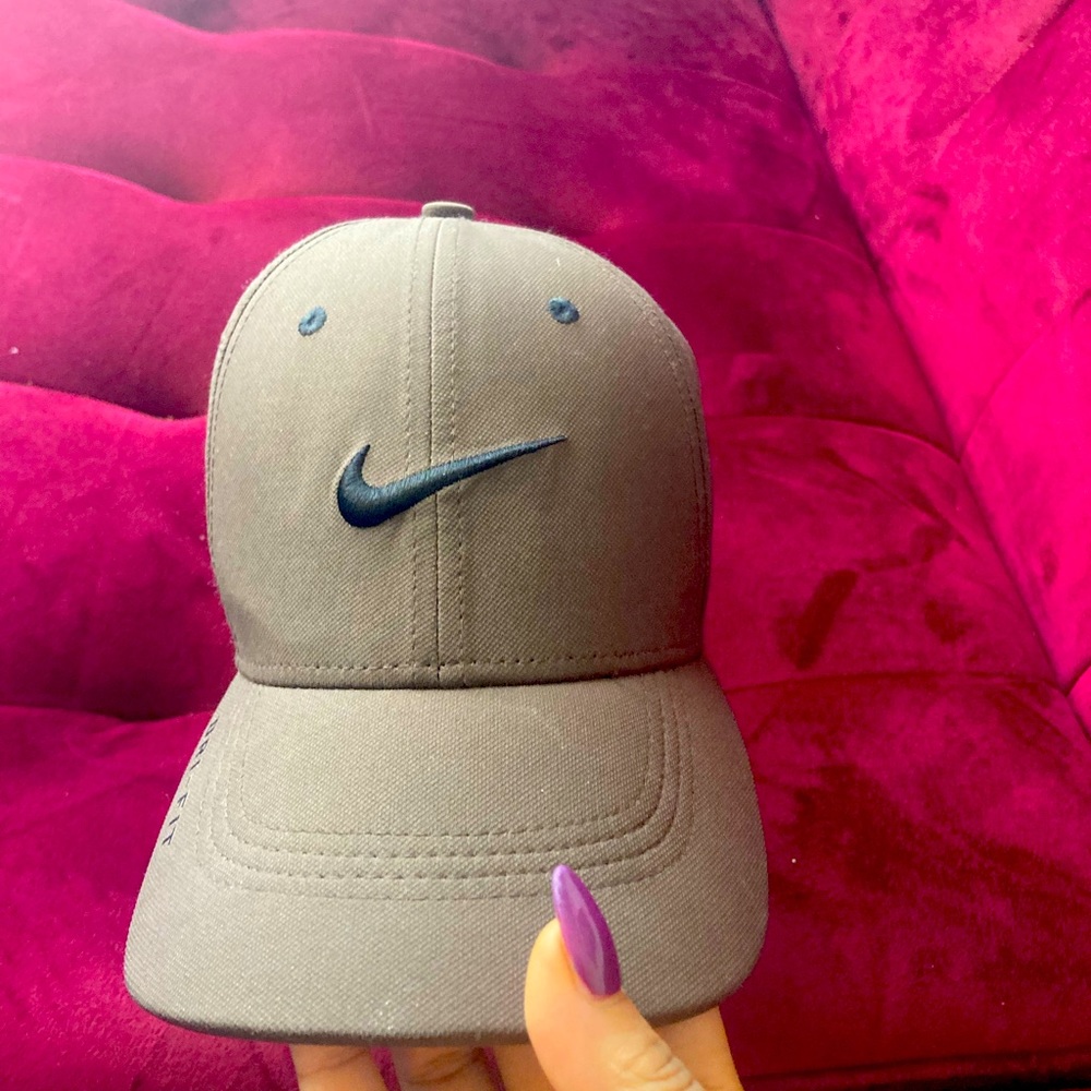 women’s Nike hat in brown.